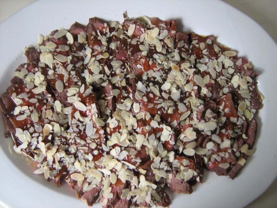 Prato de carne de file com amendoas