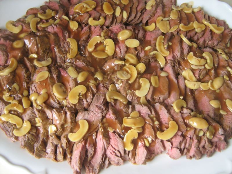 Prato de carne de file com molho de cogumelos